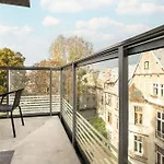 Stylish With Air Condtioning By Renters Prestige *