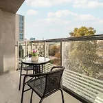 Stylish With Air Condtioning By Renters Prestige *