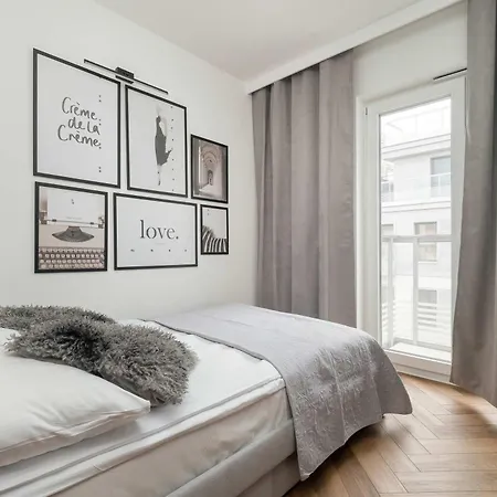 Apartment Stylish With Air Condtioning By Renters Prestige *