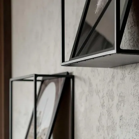 Stylish With Air Condtioning By Renters Prestige