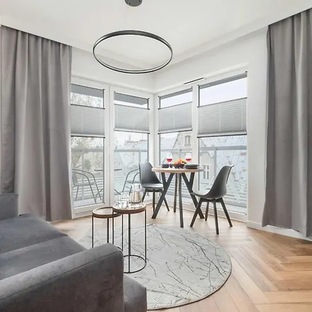 Stylish With Air Condtioning By Renters Prestige Apartment