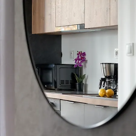 Apartment Stylish With Air Condtioning By Renters Prestige *