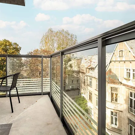 Stylish With Air Condtioning By Renters Prestige *