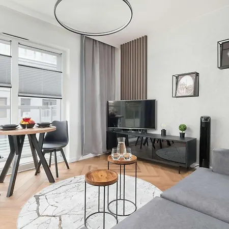 Apartment Stylish With Air Condtioning By Renters Prestige