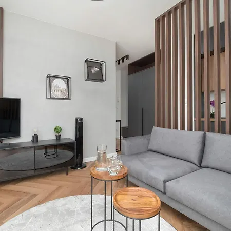 Stylish With Air Condtioning By Renters Prestige *