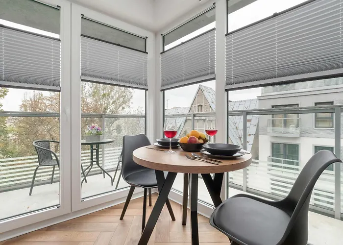 Stylish With Air Condtioning By Renters Prestige * 罗兹